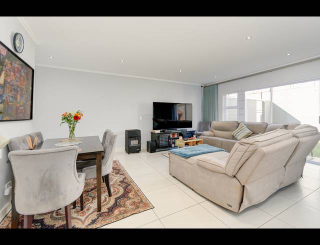 3 BEDROOM TOWNHOUSE FOR SALE IN BRYANSTON